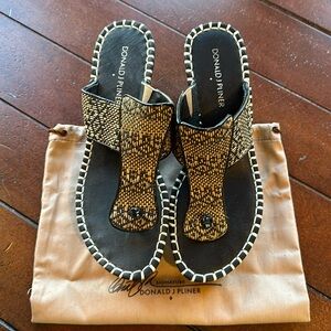 NWOT Donald Pliner Sandals / Wedges.  Sz 6 1/2. With dust cover.